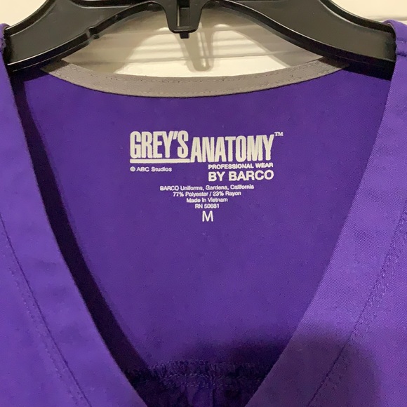 EUC Grey’s Anatomy grape scrub top - Picture 2 of 3